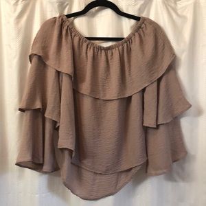 Fashion nova off the shoulder shirt. Size s/p